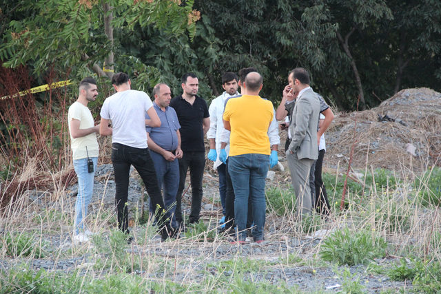 Zeytinburnu'nda boş arazide erkek cesedi bulundu