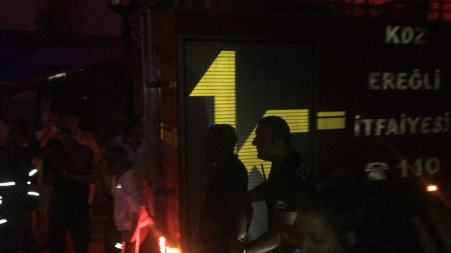 Yangın çıktı, aile fertleri kavga etti