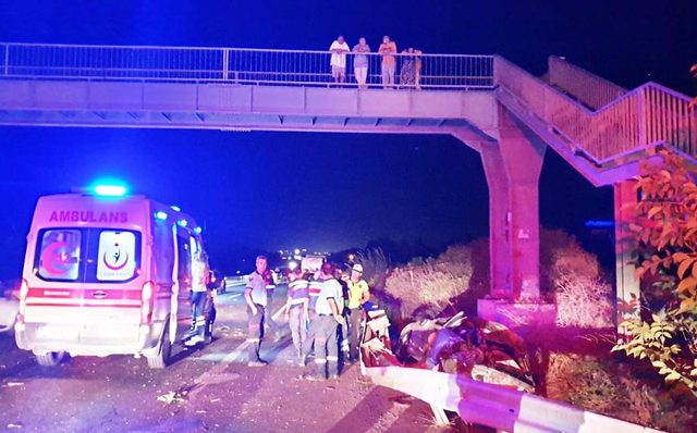 Tekirdağ’da otomobil bariyerlere çarptı: 1 ölü, 2 yaralı
