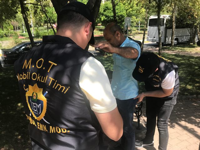 İstanbul'da okul çevrelerinde polis denetimlere başladı