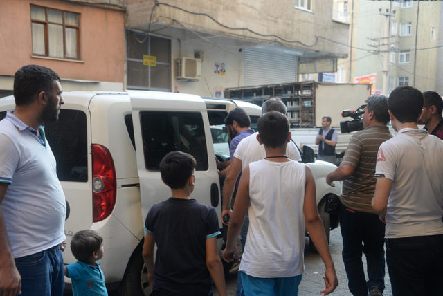 Tabancayla oynarken ağabeyini vurdu