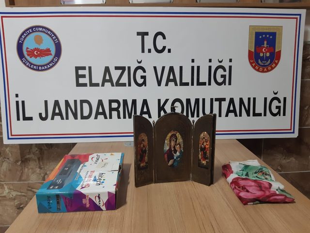 Elazığ'da haç işaretli fresk ele geçirildi