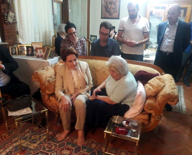 Akşener'den tarihçi Prof. Dr. Kafalı'nın ailesine taziye ziyareti