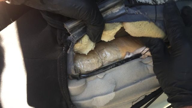 Otomobilin koltuk döşemelerinde 71 kilo eroin ele geçirildi