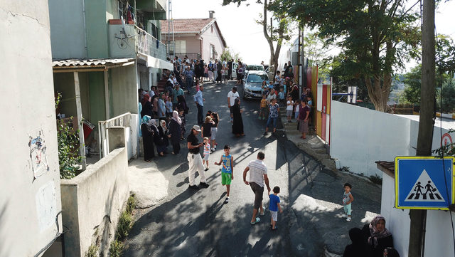 (Havadan fotoğraflarla) Sarıyer'de kapatılma kararı alınan okula velilerden tepki
