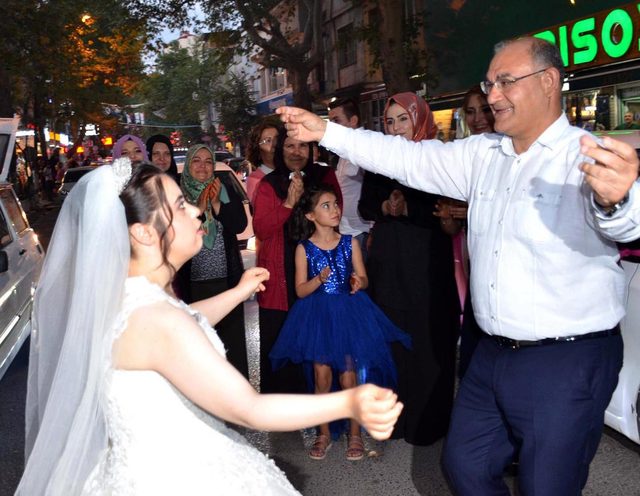Neslihan'ın gelinlik giyme hayali gerçek oldu