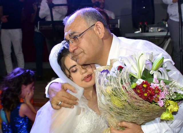 Neslihan'ın gelinlik giyme hayali gerçek oldu