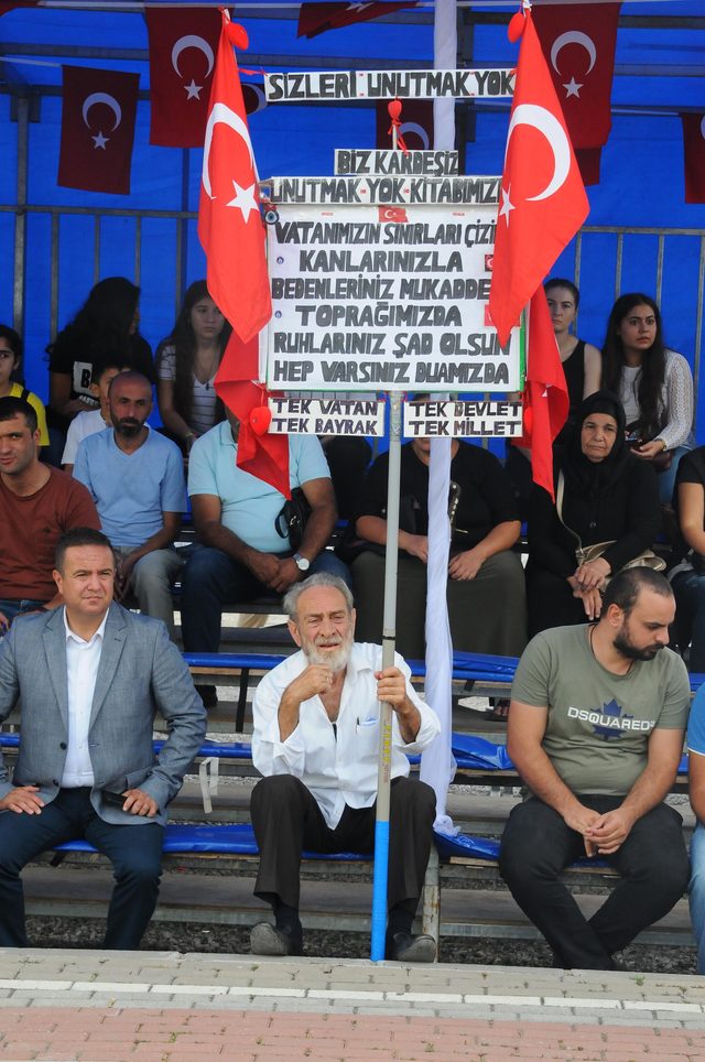 İzmit'te Zafer Bayramı'nın 97'nci yılı törenlerle kutlandı
