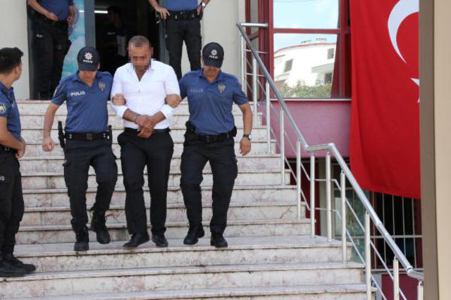 Ceza yazan polisleri tehdit eden muhtara gözaltı