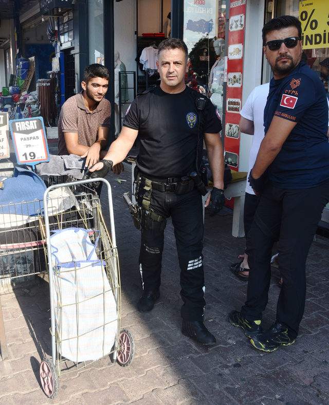 Kaldırımda yürürken binadan ayağına pazar arabası düştü