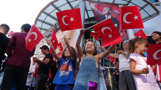 İzmit'te Zafer Bayramı'nın 97'nci yılı törenlerle kutlandı (2)