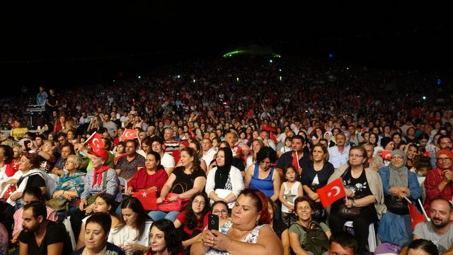 İzmit'te Zafer Bayramı'nın 97'nci yılı törenlerle kutlandı (3)