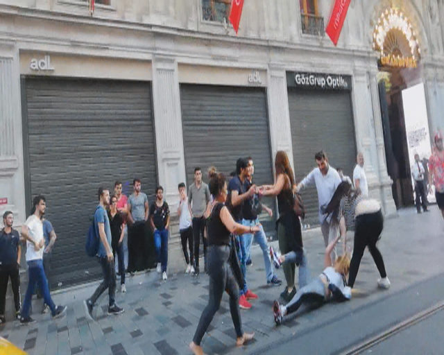 İstiklal Caddesi'nde 'meydan savaşı'...