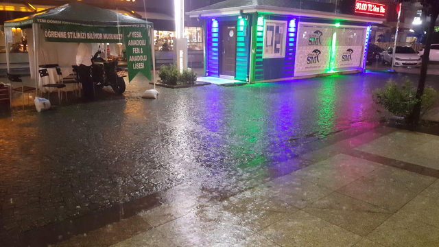 Rize'de sağanak, Karadeniz'de hortum