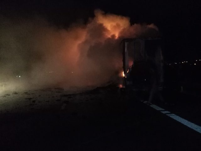 TIR'daki terlikler ve fıstık yandı