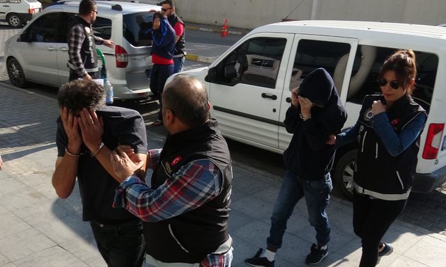 Durdurulan otomobilde esrar ve ecstasy ele geçirildi
