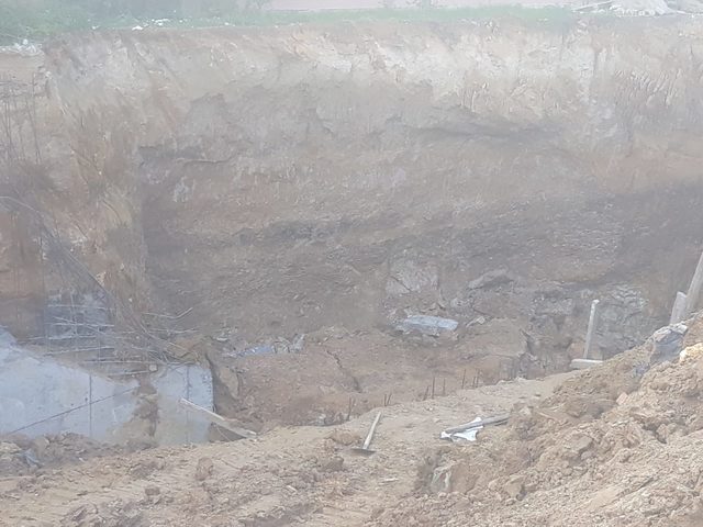 Sultanbeyli'de inşaatta çökme (1)