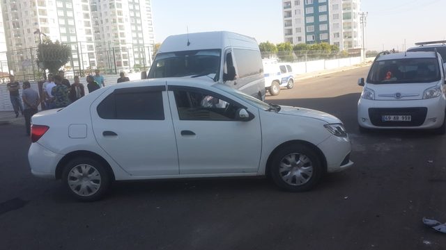 Öğrenci servisi ile otomobilin çarpışma anı kamerada