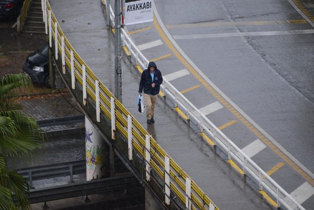 Trabzon'da gök gürültülü sağanak