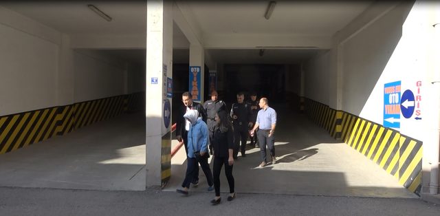 Çatıda intihara kalkışan genç, dua edip gözyaşı döktü