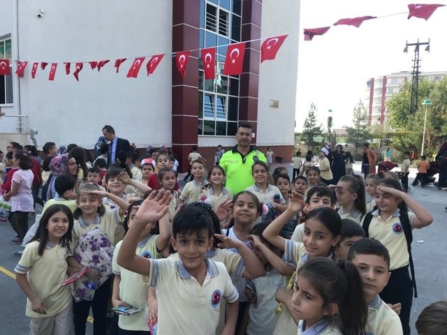 Siirt'te 1300 öğrenci, Barış Pınarı'nı çizdi