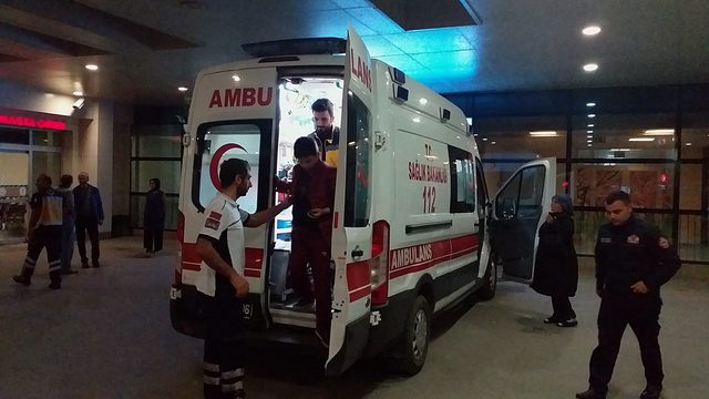 Parmağı vanaya sıkışan çocuğu itfaiye kurtardı