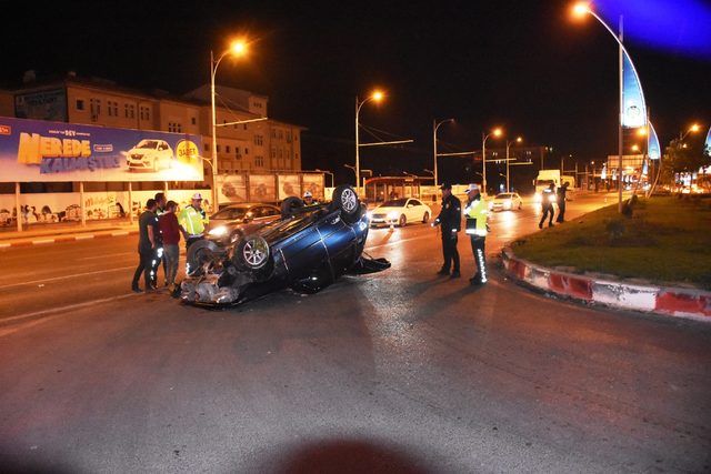 Otomobil refüje çarparak takla attı: 2 yaralı
