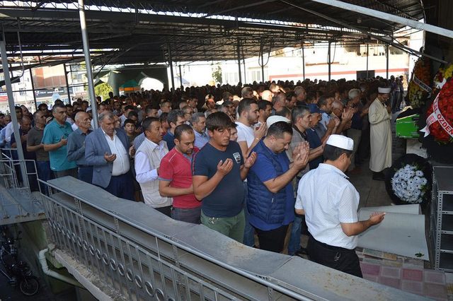 Kamyonetle çarpışan motosikletin sürücüsü öldü (2)