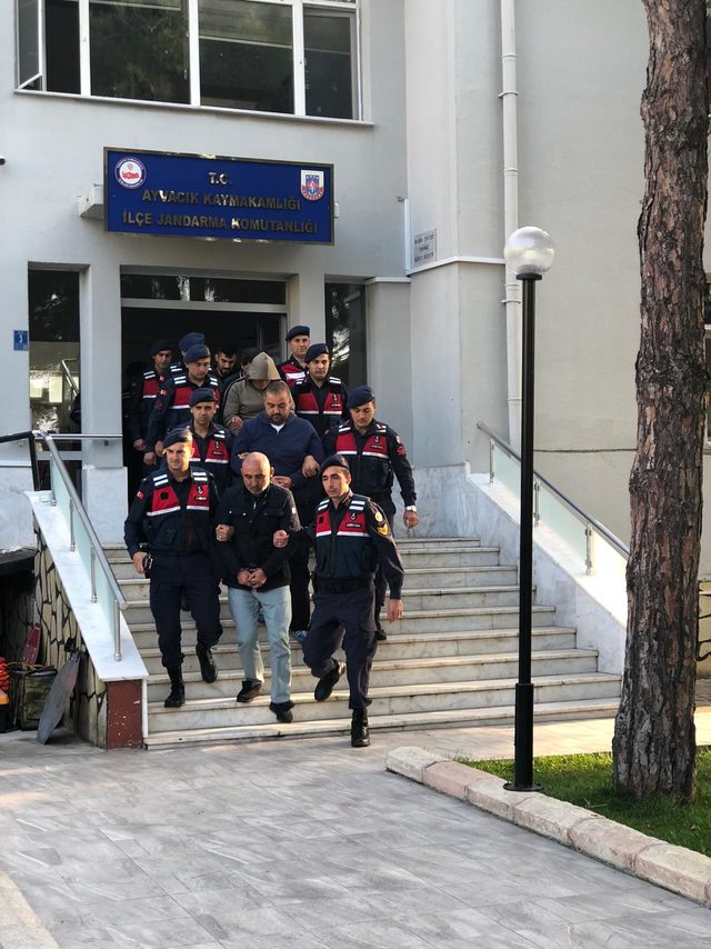 Çanakkale’de göçmen kaçaklığına 8 tutuklama