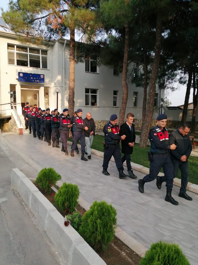 Çanakkale’de göçmen kaçaklığına 8 tutuklama