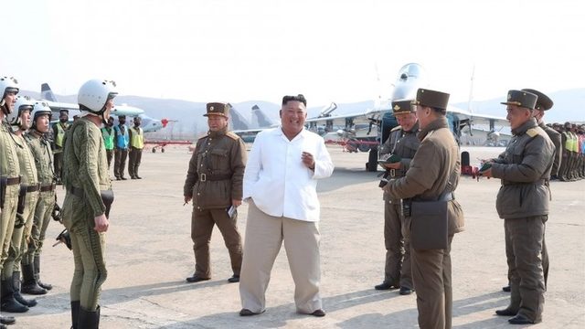 Kim Jong-un son olarak 12 Nisan'da askerleri denetlerken görüntülenmişti.