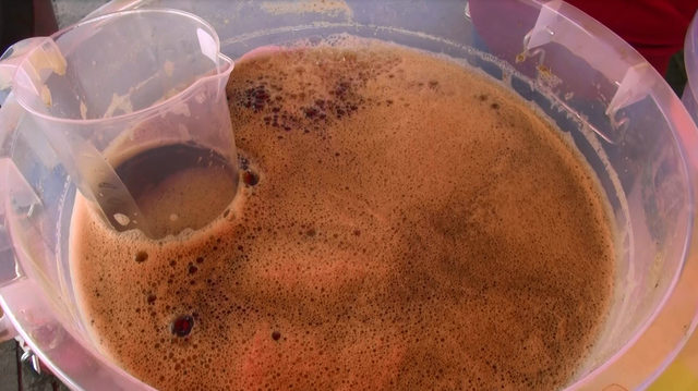 hataylilar-iftarda-meyan-serbeti-tuketiyor_1716_dhaphoto3