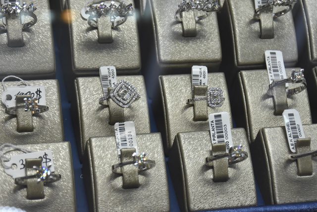 Sahte pırlanta tuzağına dikkat! Gerçeği 7 bin TL, sahtesi 7,5 lira