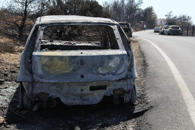 İzmir Seferhisar'daki yangında bilanço ağır: 58 araç yandı, 2 ...