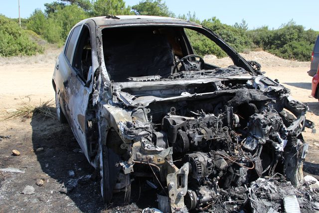 İzmir Seferhisar'daki yangında bilanço ağır: 58 araç yandı, 2 ...