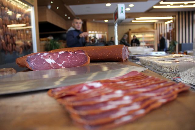 kayserili-pastirma-ve-sucuk-ureticileri-tuketicileri-uyardi_5808_dhaphoto3