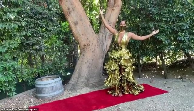33419494-8754047-Problem_solved_The_Black_ish_star_rolled_out_her_own_red_carpet-a-206_1600660895011 - Kopya