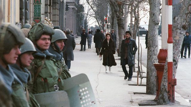 Sovyet barış gücü askerleri Bakü'de