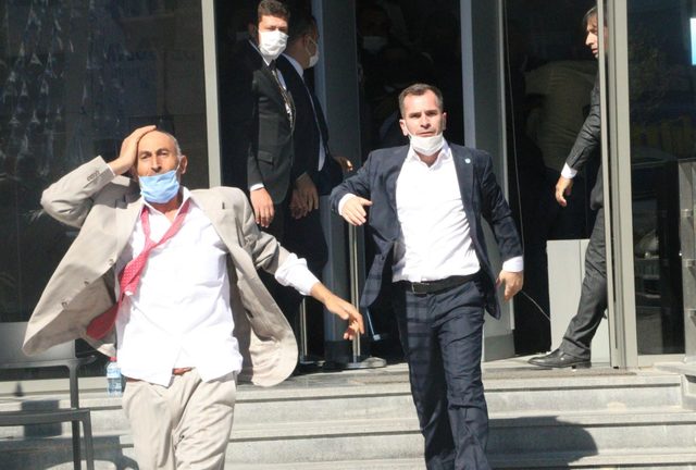 İYİ Parti önünde GİK gerginliği
