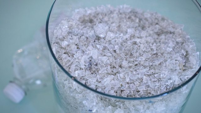 Biberonla beslenen bebekler her gün 'milyonlarca mikroplastik parçacık yutuyor' 1 mikroplastik parçacıklar