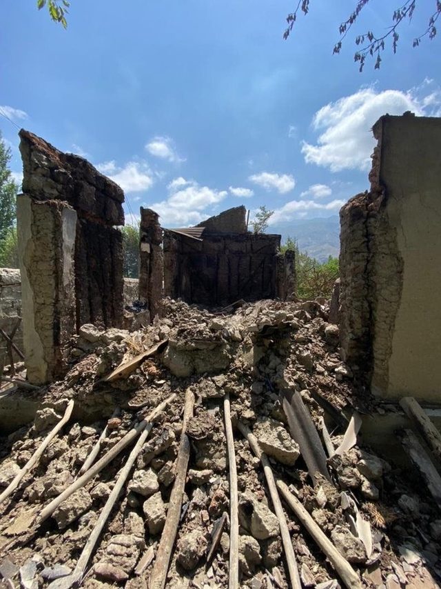 Many buildings were left beyond repair