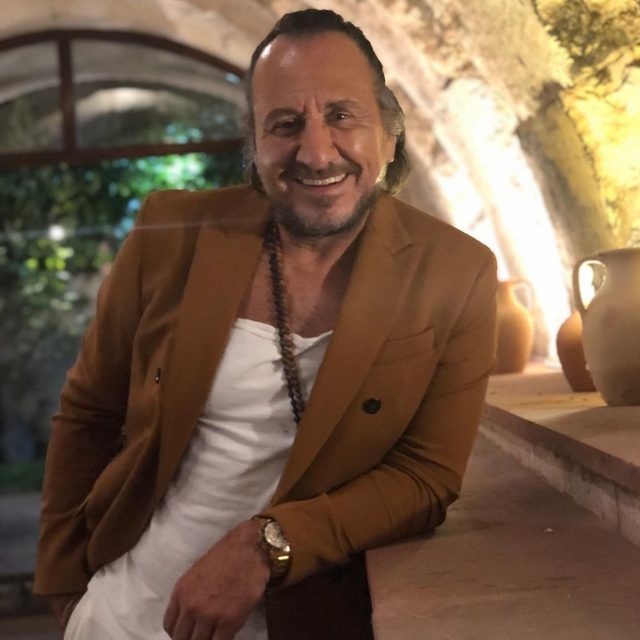 Arka Sokaklar'ın Hüsnü Çoban'ı Özgür Ozan yeni imajıyla şaşırttı!