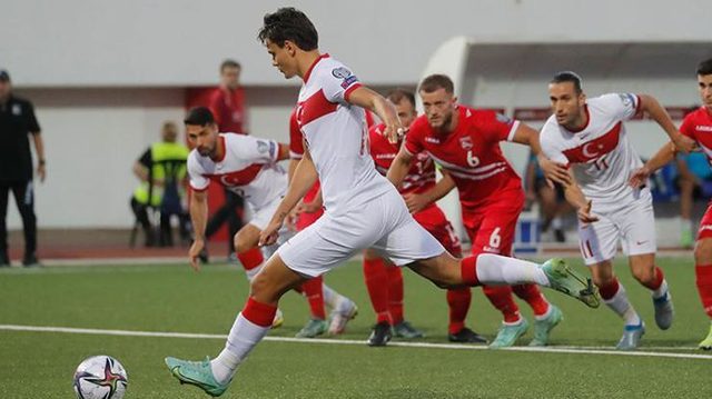 enes-unal-bir-ilke-imza-atti-kaleci-dayle-coleing-ilk-kez-kurtardi...