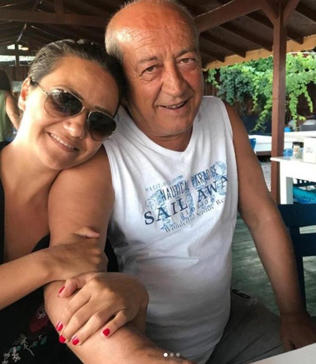 Ünlü sunucu babası için dua istedi!