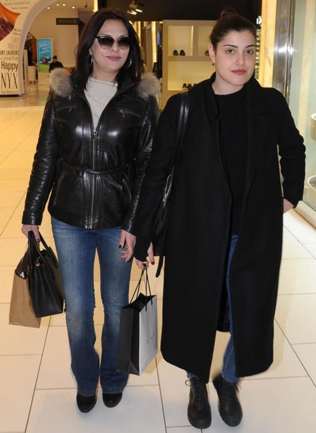 Турецкая актриса айдан шенер сейчас фото с дочерью