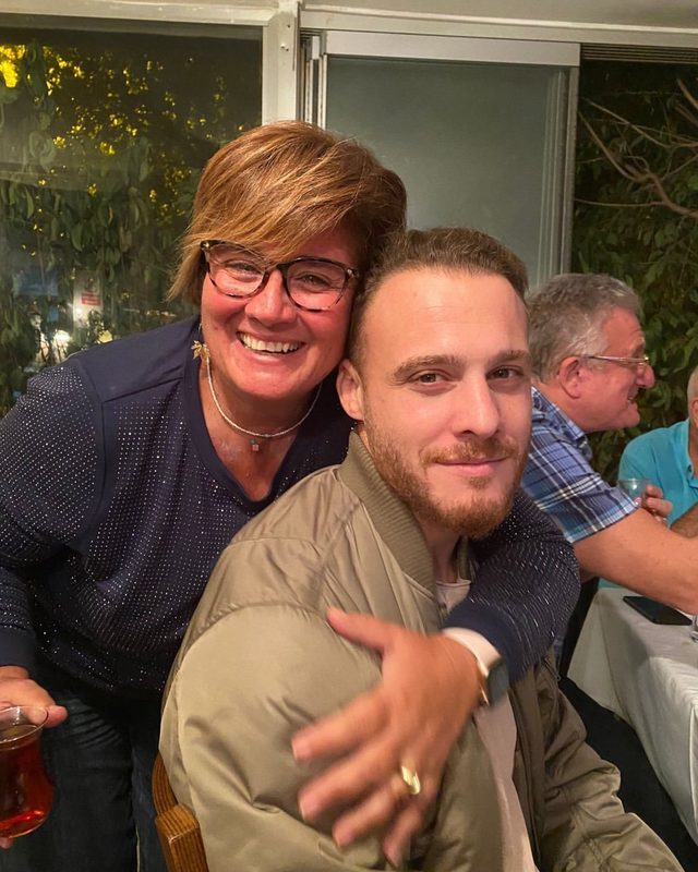 kerem-bursin-ve-annesi