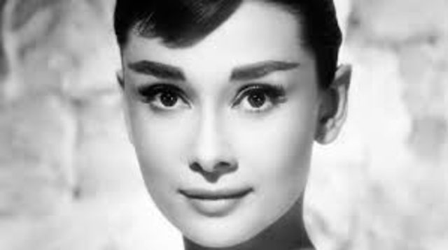 Audrey Hepburn Doodle Oldu Audrey Hepburn Kimdir Audrey Hepburn Filmleri Audrey Hepburn Son Dakika Haberler