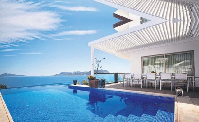 kivanc-tatli-072757LA