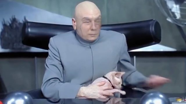 Videolardan birinde Austin Powers filmindeki Dr. Evil'ın yüzünü Donald Trump'ın yüzüyle değiştirmiş