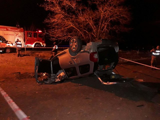 Elazığ'da trafik kazası: Biri polis 2 kişi hayatını kaybetti, 2 kişi de yaralandı